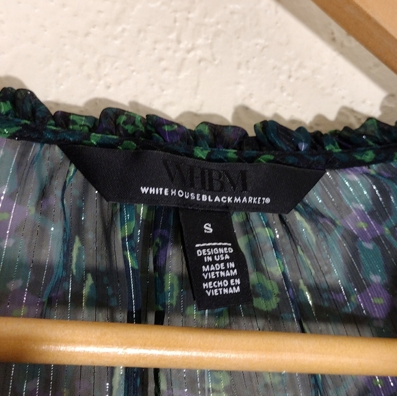 White House Black Market Vibrant Green and Black Floral Blouse - Picture 8 of 10